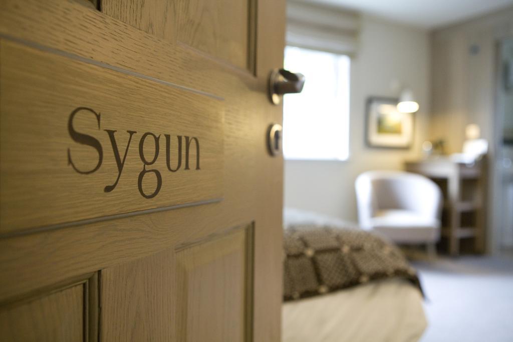Saracens Head Hotel Beddgelert Bagian luar foto