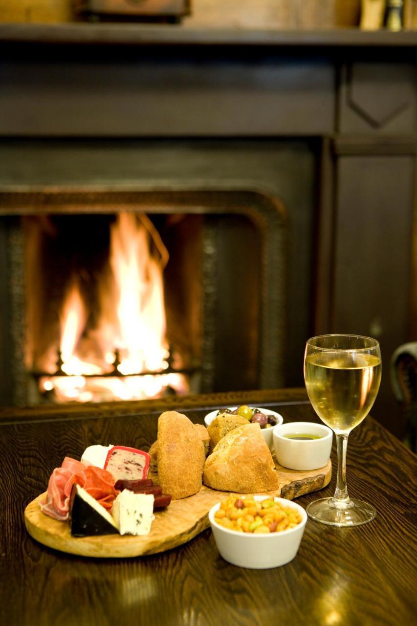 Saracens Head Hotel Beddgelert Bagian luar foto